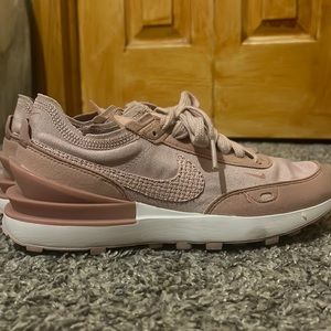 Iightly worn pink nikes size 6 women’s